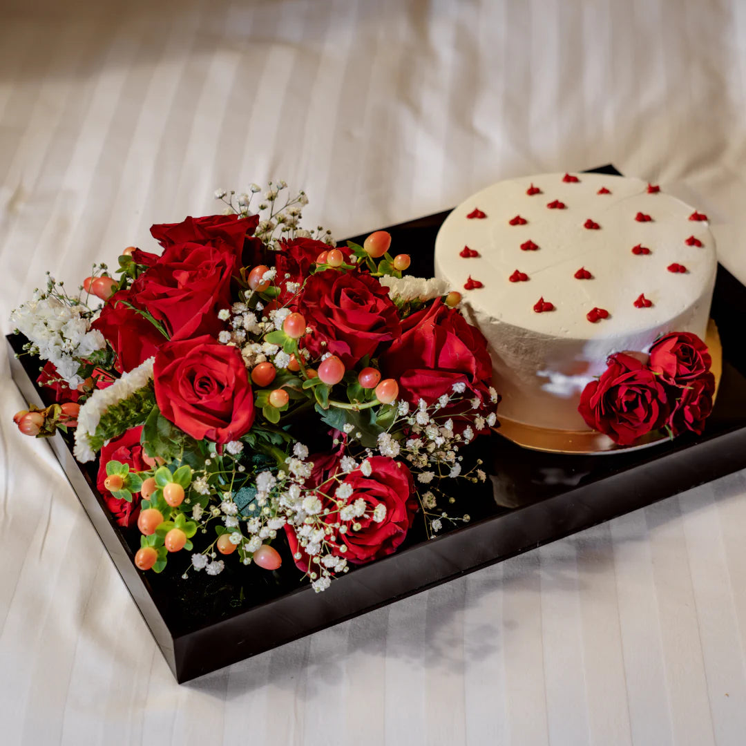Love and roses cake